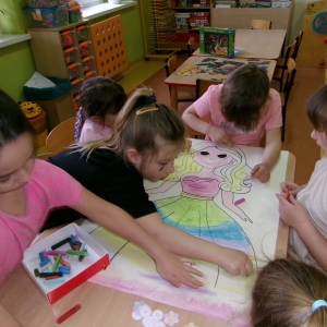 Zdjęcie przedstawia dzieci z grupy Motylki.