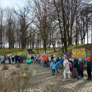 Zdjęcie przedstawia dzieci z Miejskiego Przedszkola w Sośnicowicach.