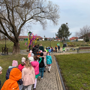 Zdjęcie przedstawia dzieci z Miejskiego Przedszkola w Sośnicowicach.