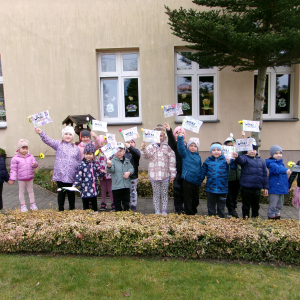 Zdjęcie przedstawia dzieci z grupy Motylki.