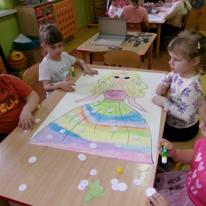 Zdjęcie przedstawia dzieci z grupy Motylki.