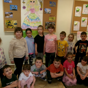 Zdjęcie przedstawia dzieci z grupy Motylki.