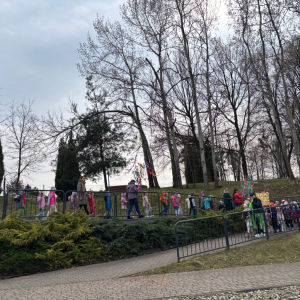 Zdjęcie przedstawia dzieci z Miejskiego Przedszkola w Sośnicowicach.