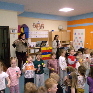 Zdjęcie przedstawia dzieci z Miejskiego Przedszkola w Sośnicowicach.