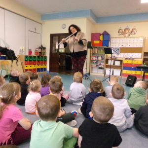 Zdjęcie przedstawia dzieci z Miejskiego Przedszkola w Sośnicowicach.