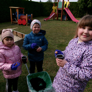 Zdjęcie przedstawia dzieci z grupy Motylki.