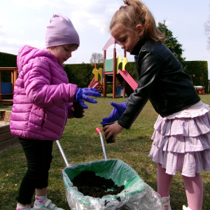 Zdjęcie przedstawia dzieci z grupy Motylki.