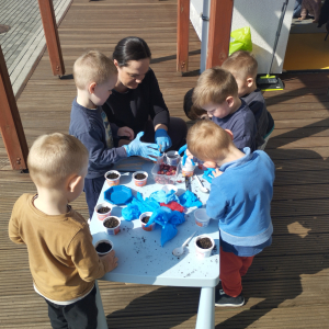 Zdjęcie przedstawia dzieci z grupy Biedronki.