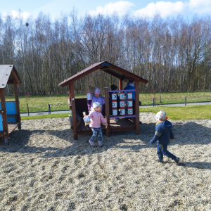 Zdjęcie przedstawia dzieci z grupy Biedronki.