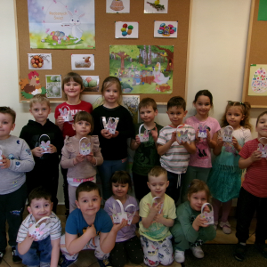 Zdjęcie przedstawia dzieci z grupy Motylki.