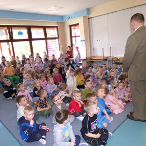 Zdjęcie przedstawia dzieci z Miejskiego Przedszkola w Sośnicowicach.