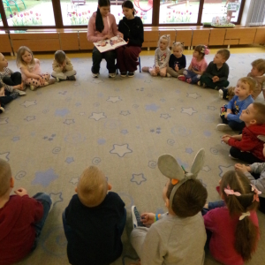 Zdjęcie przedstawia dzieci Miejskiego Przedszkola w Sośnicowicach.