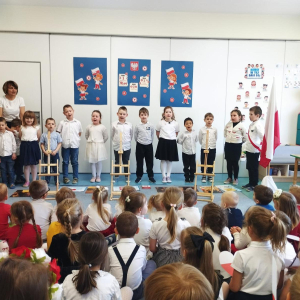 Zdjęcie przedstawia dzieci z Miejskiego Przedszkola w Sośnicowicach.