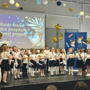 Zdjęcie przedstawia dzieci z Miejskiego Przedszkola w Sośnicowicach.
