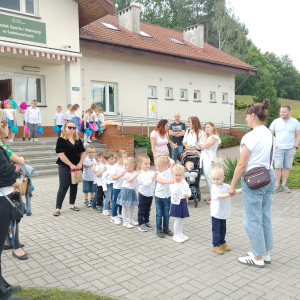 Zdjęcie przedstawia dzieci z Miejskiego Przedszkola w Sośnicowicach.