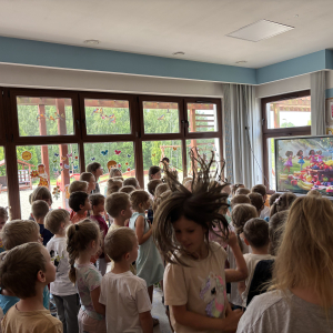 Zdjęcie przedstawia dzieci z Miejskiego Przedszkola w Sośnicowicach.
