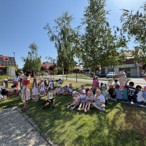 Zdjęcie przedstawia dzieci z Miejskiego Przedszkola w Sośnicowicach.