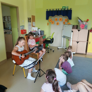 Zdjęcie przedstawia dzieci z grupy Motylki.