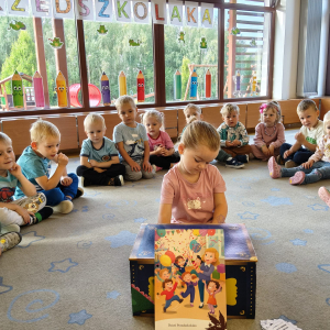 Zdjęcie przedstawia dzieci z grupy Żabki..