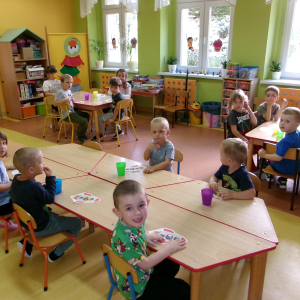 Zdjęcie przedstawia dzieci z grupy Motylki.